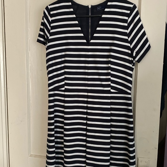 Blue & white short sleeve dress - Picture 1 of 4